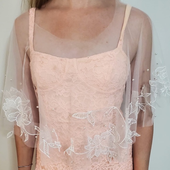 Wedding Dress - SIZE 2, fits XXS-S w/ pearl-detail shawl and elbow-length veil - Picture 7 of 9